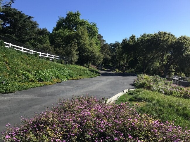 Foto del edificio - LUXURIOUS PRIVATE STUDIO WITH BREATH TAKING VIEWS