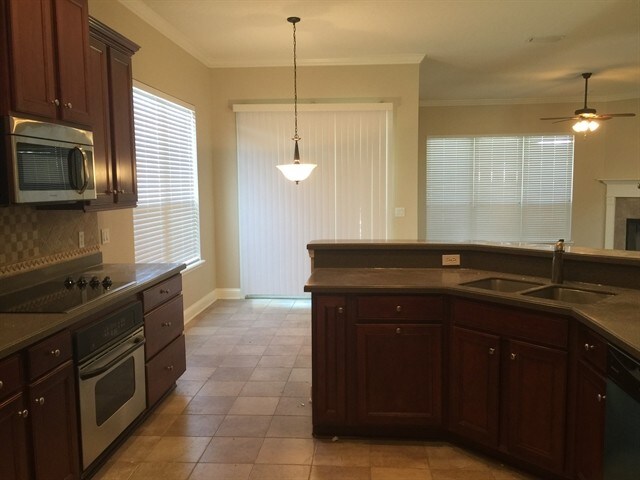 Building Photo - 1648 Summerdown Way