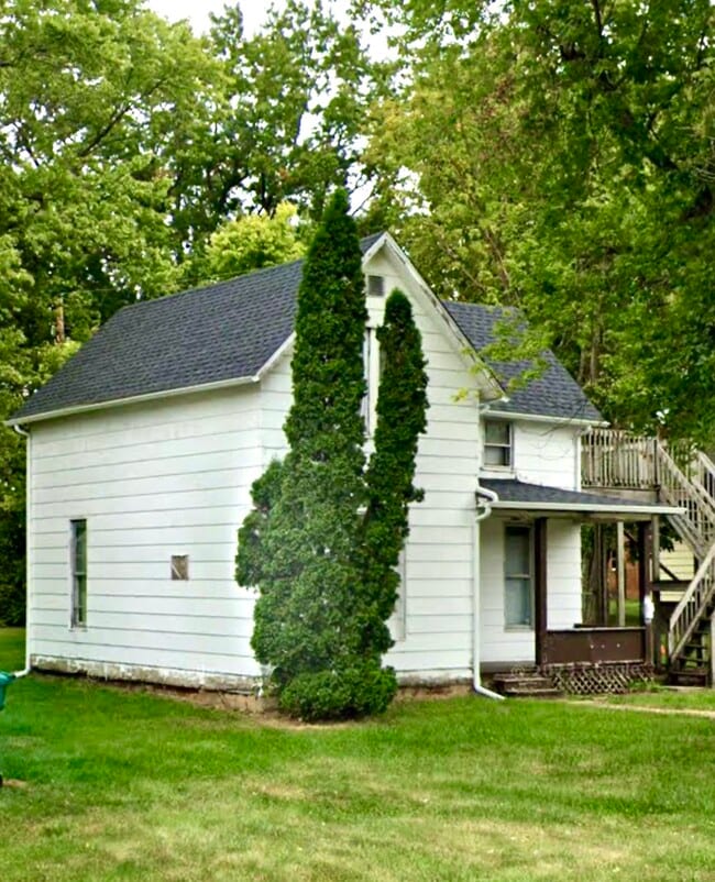 Building Photo - 220 W Pierce St