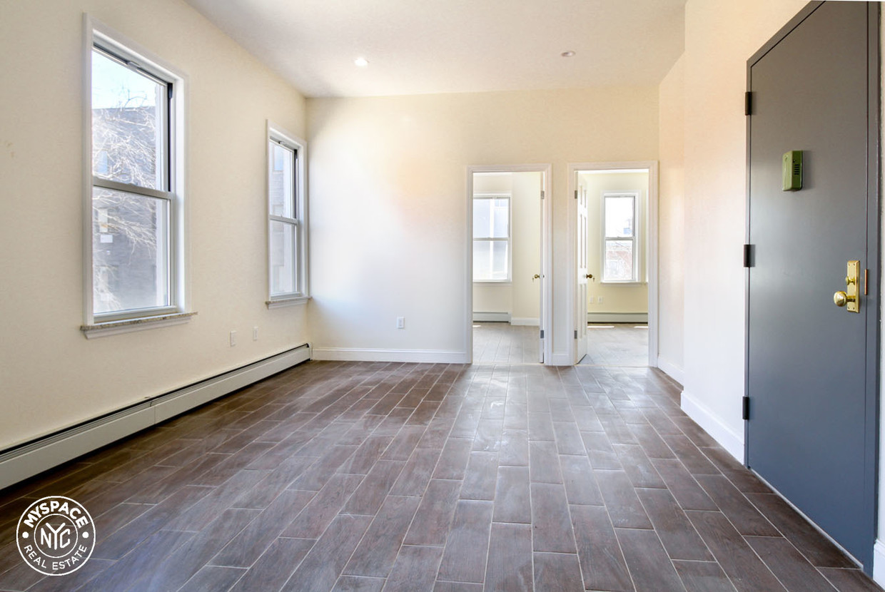 Foto principal - 919 Willoughby Ave