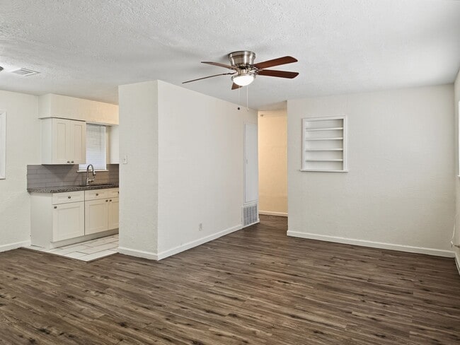Building Photo - 206 Prune St