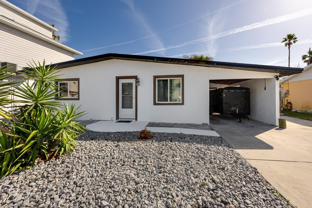 Photo - 18053 2nd St E (Redington Shores, FL)