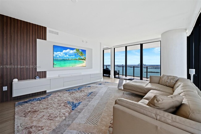 Foto del edificio - 650 NE 32nd St