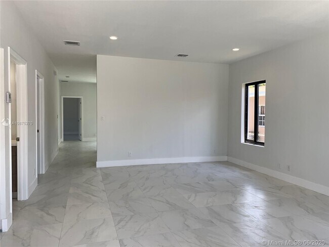 Foto del edificio - 749 NW 4th St