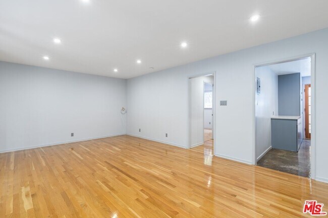 Foto del edificio - 1155 N Clark St