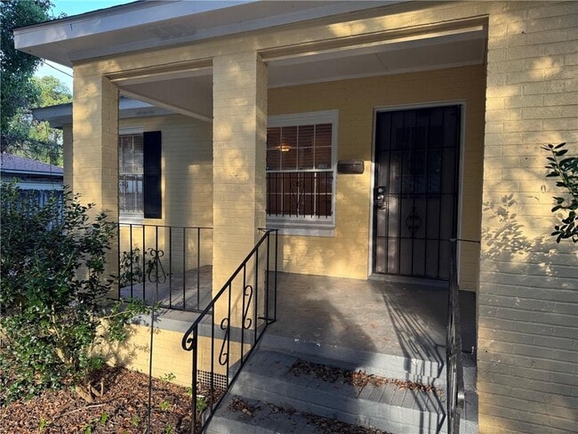 Building Photo - 35 E Chadwick Dr