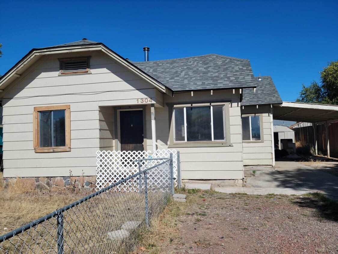 Primary Photo - 3 bedroom, 1 bath in town