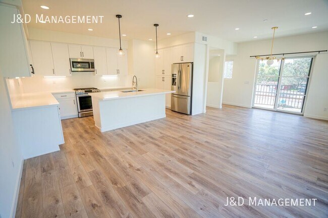 Building Photo - 1369 N Vulcan Ave