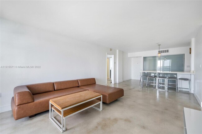 Foto del edificio - 7928 West Dr
