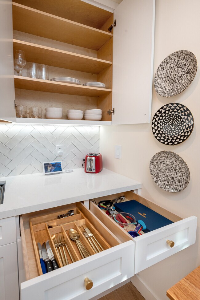 Kitchen - 8823 Horner St