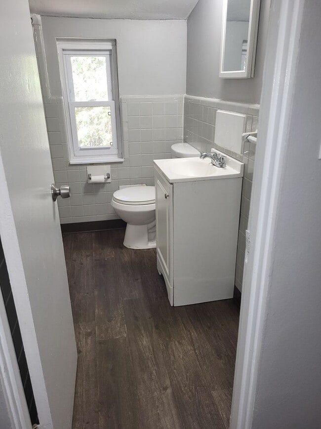 Building Photo - 3 Bedroom 1 Bath in Penn Hills