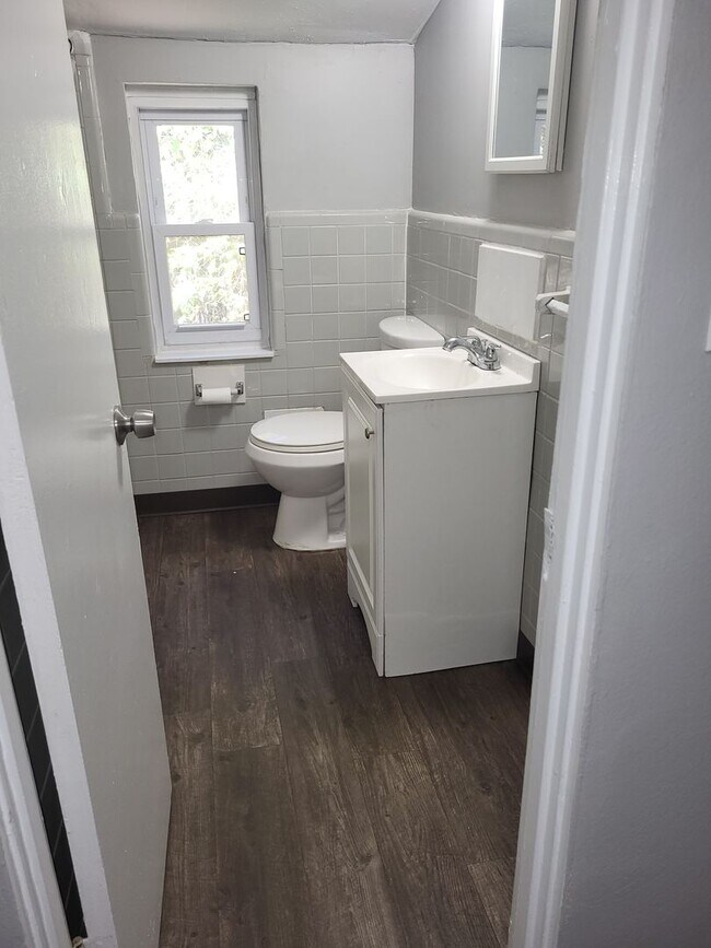 Foto del edificio - 3 Bedroom 1 Bath in Penn Hills