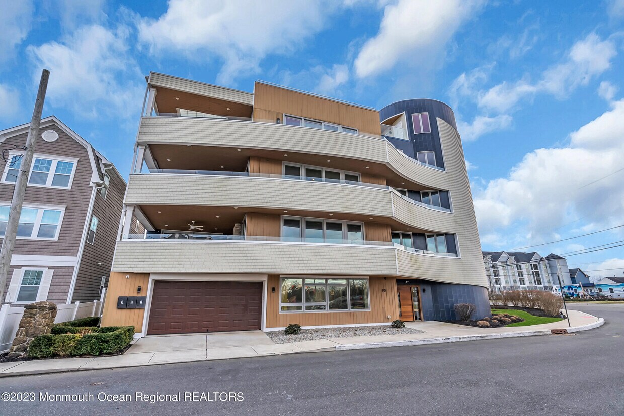 Primary Photo - 90 Ocean Terrace