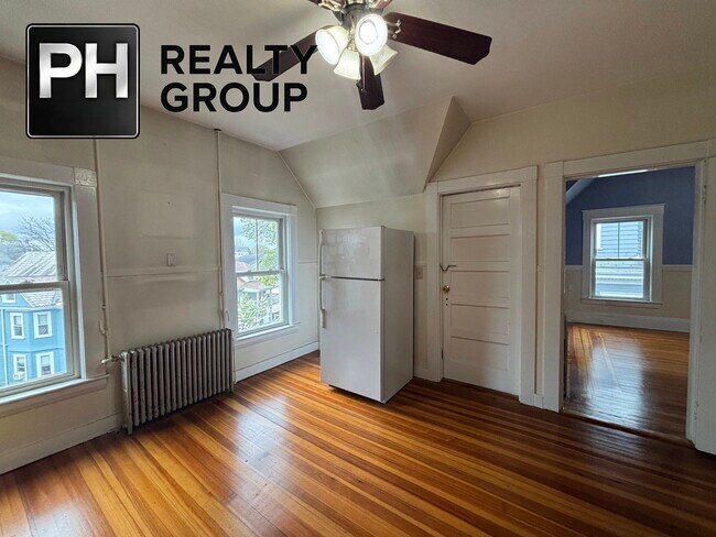 Foto del edificio - Park Road, Belmont, MA 02478 - 2 BR 1 BA triplex