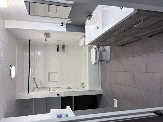 Building Photo - 5268 S Rome Beauty Pk