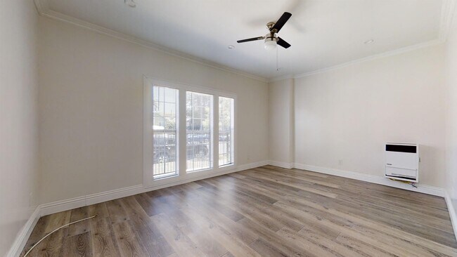 Building Photo - 5522 Sierra Vista Ave