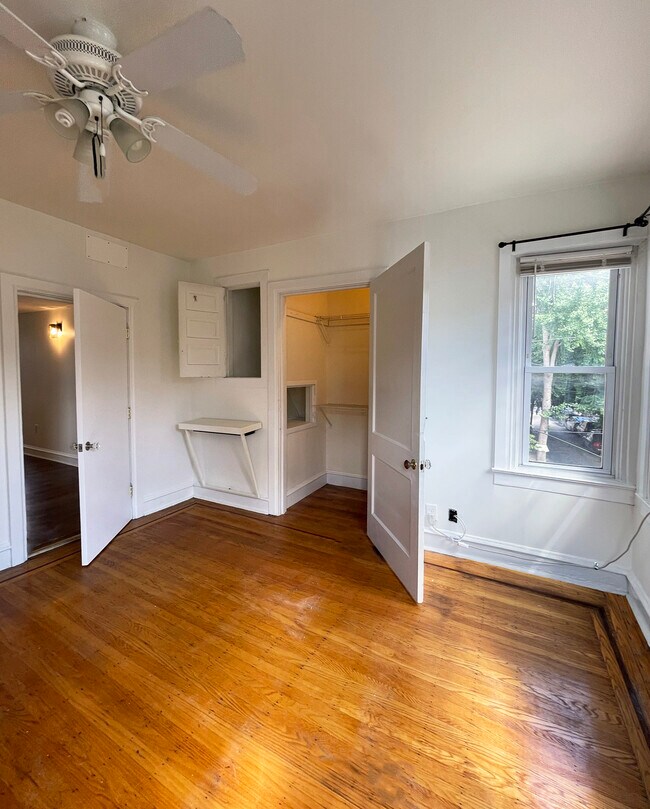 Foto del edificio - 2429 Madison Sq