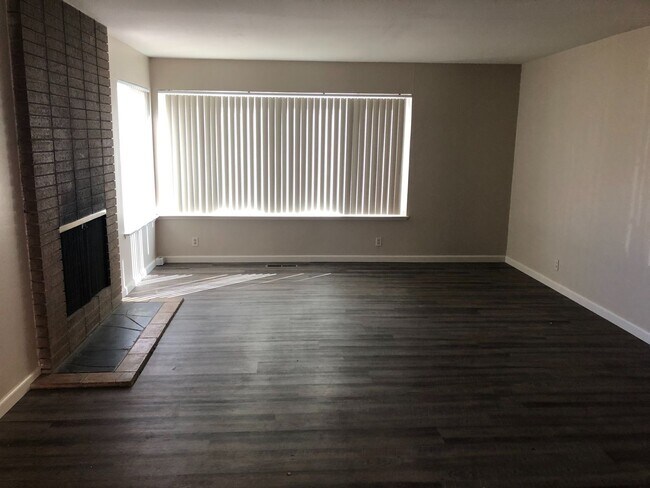 Foto del edificio - REMODELED 2 BED DUPLEX IN SACRAMENTO!!
