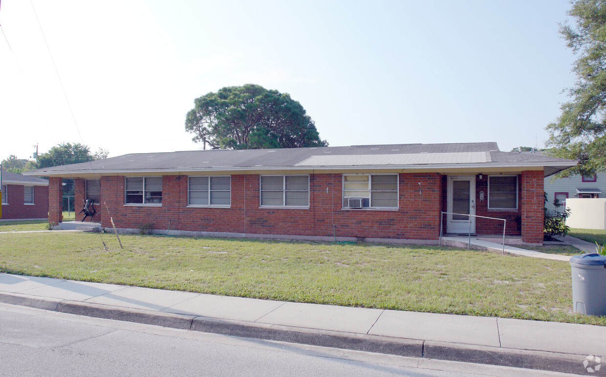 Primary Photo - 1113-1115 School St