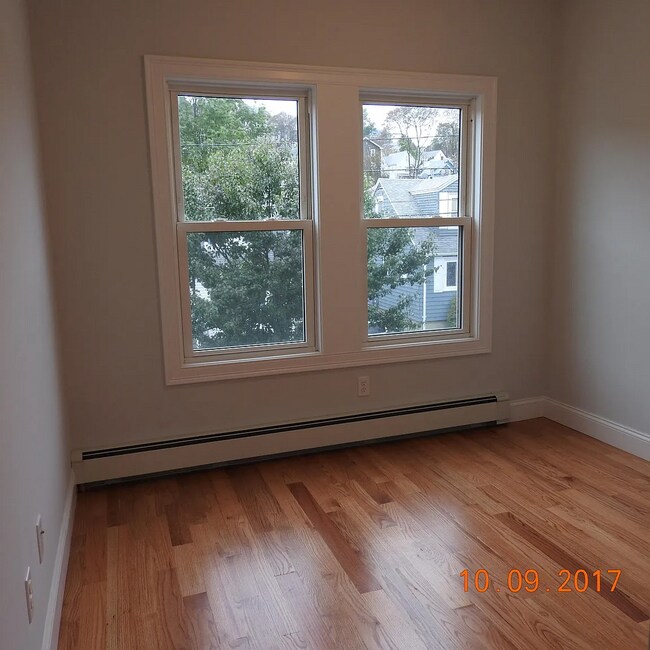 Building Photo - 147 Springvale Ave