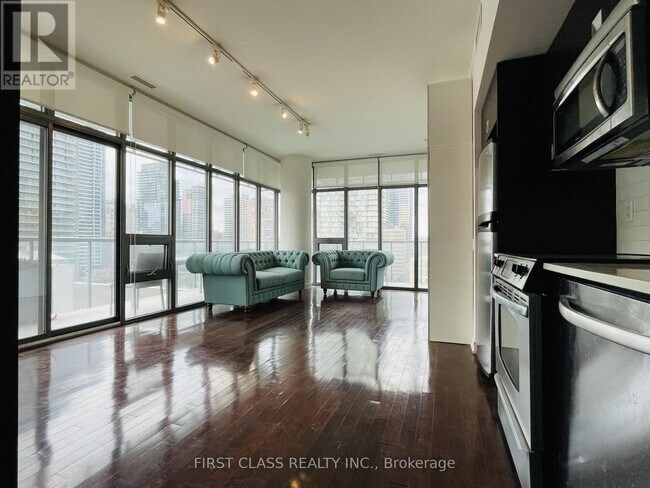 Photo du bâtiment - 33 Charles St E