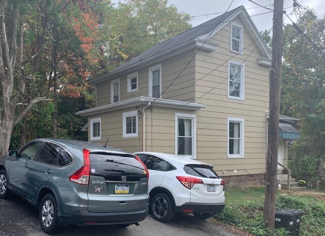 Front - 606 Cayton St