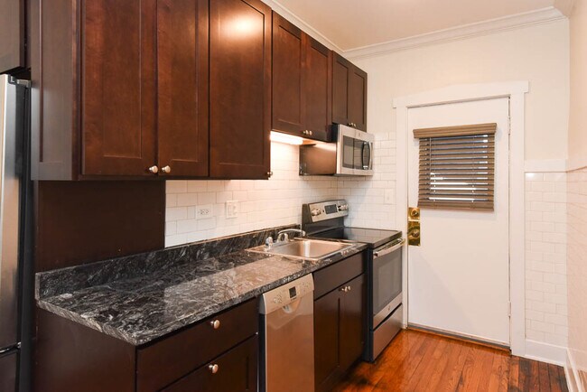 Building Photo - 849 W Agatite Ave