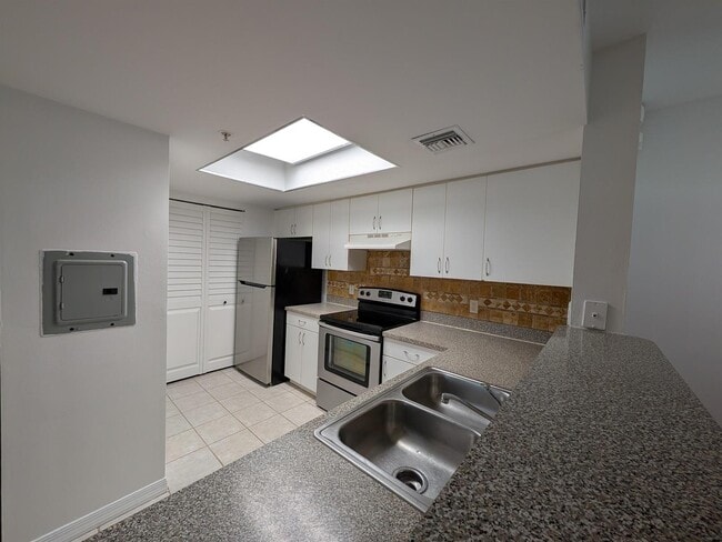 Building Photo - 5001 Wiles Rd