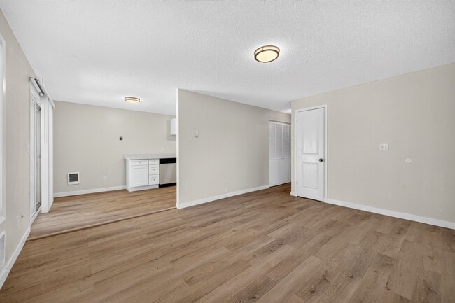 Building Photo - 8215 Luzader Ln SW
