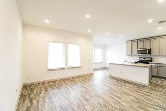 Building Photo - 214 Serena Pk Ln