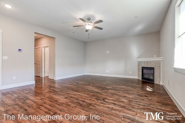 Building Photo - 3 br, 2.5 bath House - 3536 NE Spruce Drive