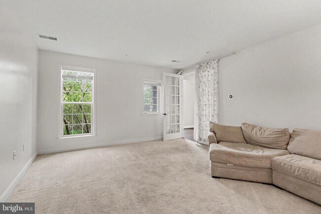 Foto del edificio - 1461 Keegan Ln