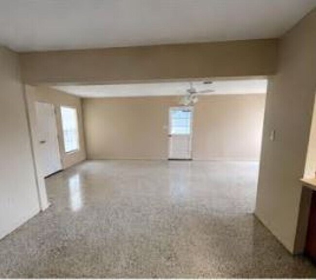 Foto del edificio - SODO Pool Home in Blankner/Boone school district!