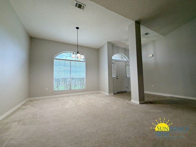 Building Photo - Charming 4-Bedroom Home in Hampton Ridge Estates of Navarre!