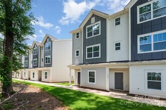 Building Photo - 4118 Salient St