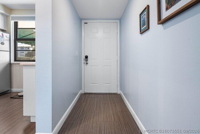 Building Photo - 6121 Balboa Cir