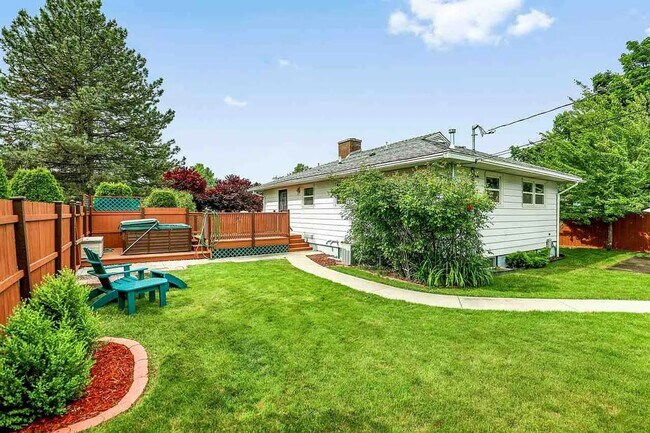 Foto del edificio - Available in Shadle 3 bedroom with large 2...