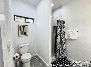 Foto del edificio - 829 Kayton Ave