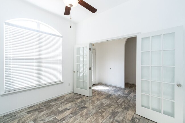 Building Photo - Beautiful Home in Frenship ISD with Spacio...