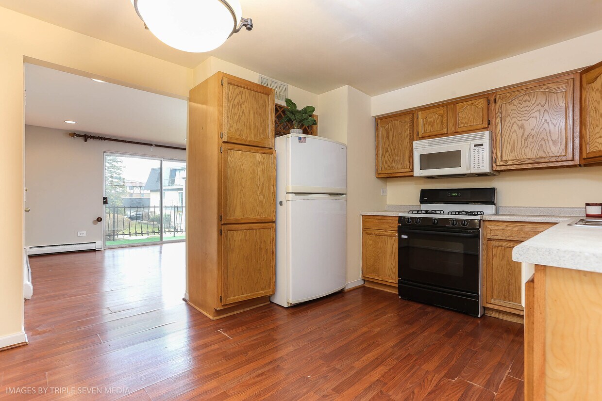 Kitchen - 11112 S 84th Ave
