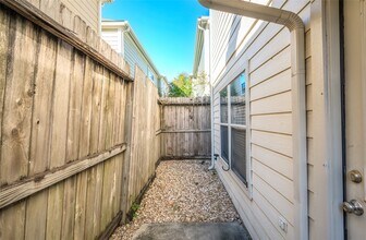 Building Photo - 1719 Redwing Bluff Dr