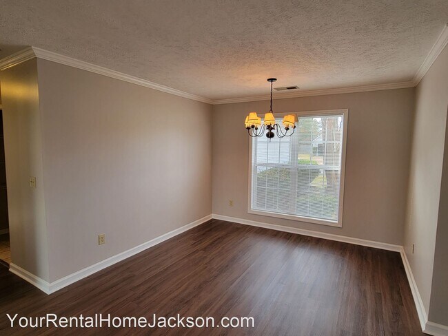 Building Photo - 3 br, 2 bath House - 8 Dearborne Cv