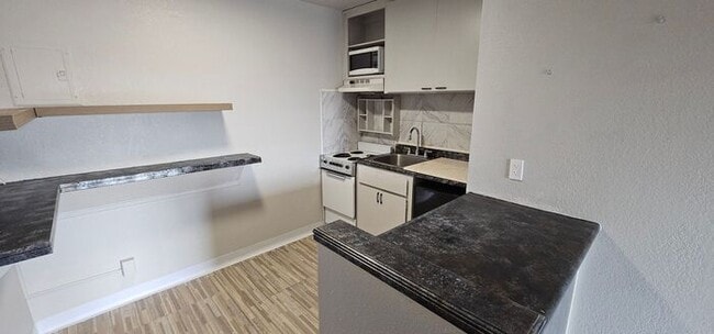 Foto del edificio - For Rent Large Studio, Old SouthWest Reno,...