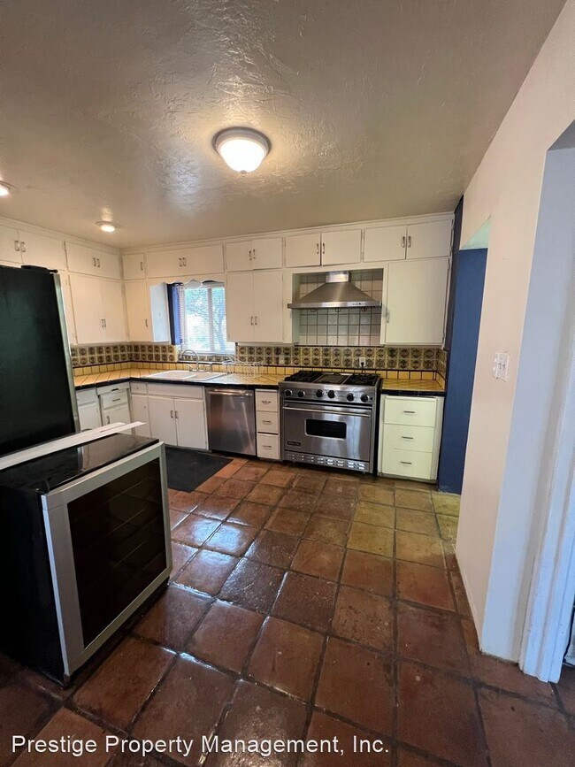 4 br, 2 bath House - 2945 E 1st photo'