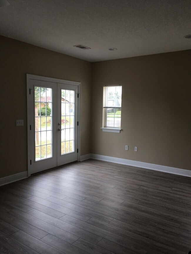 Foto del edificio - Great Townhome w/Easy Access to Shopping, Dining & Tyndall AFB!