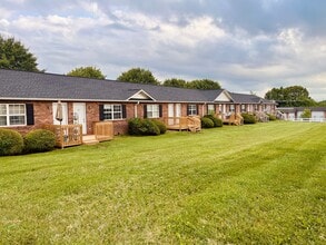 Building Photo - 135 Lee Dr
