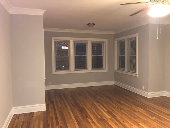 Foto del edificio - 5010 N Sawyer Ave