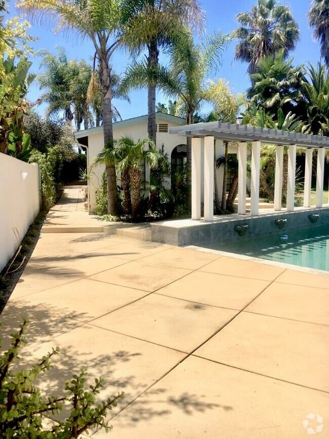Building Photo - 5932 Soledad Mountain Rd