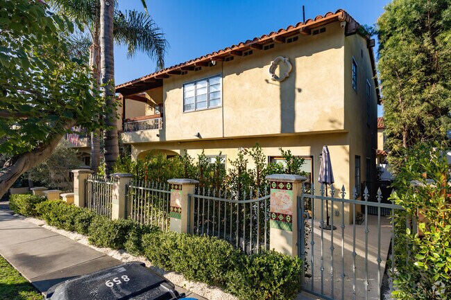 Building Photo - 859 Westbourne Dr