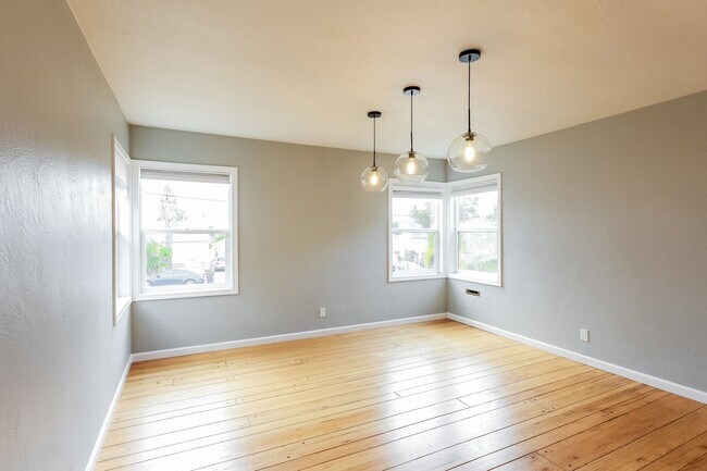 Building Photo - Beautiful 3 Bedroom Home In Millsmont!